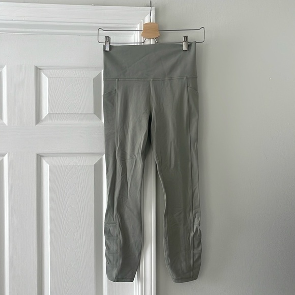 Athleta Salutation Stash Pocket Cinch 7/8 Legging Size Small - Picture 1 of 5
